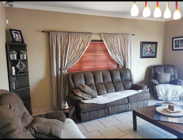 4 BEDROOM HOUSE SOLD IN MOUNTAIN VIEW